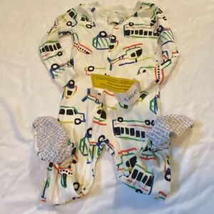 Carters 24 mos NWT pj’s w footies